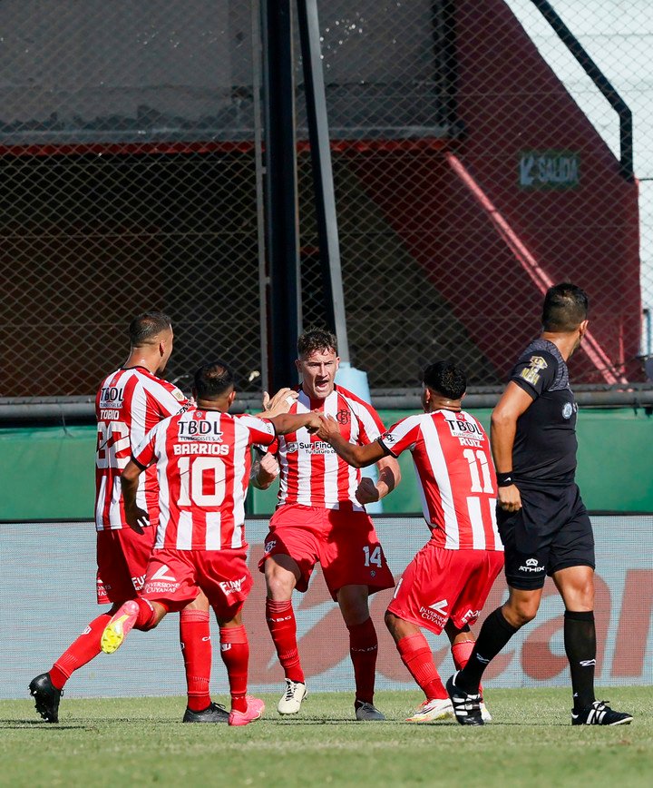 Barracas Central viene de ganar un polémico partido ante Banfield.