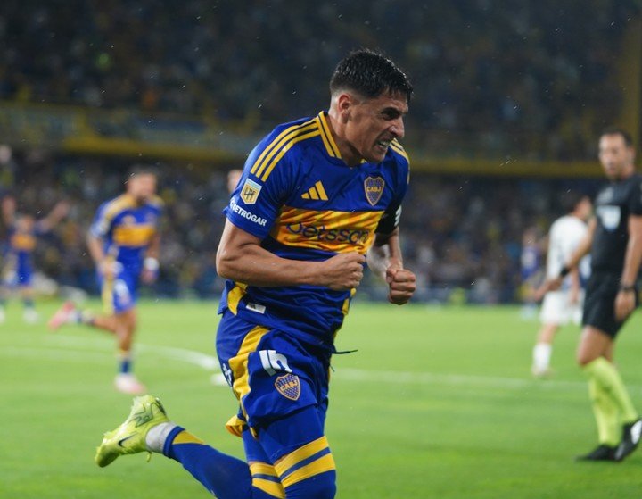 Merentiel ,el 9 de Boca
(Foto MARCELO CARROLL - FTP CLARIN).