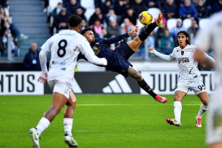 Juega la Juventus de Nico Gonzalez (REUTERS).