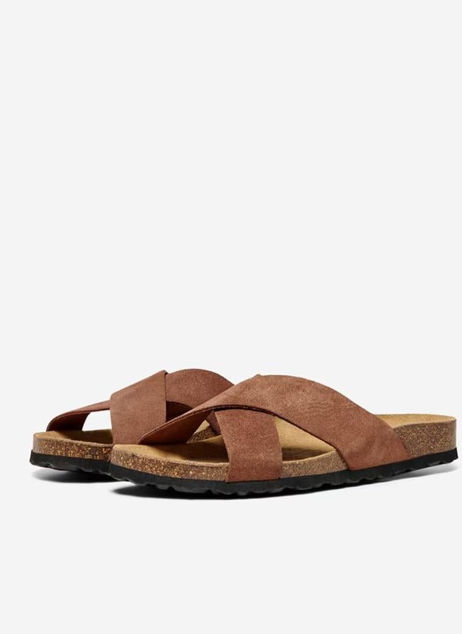 Sandalias con tiras de ante de Only (13,99 euros).