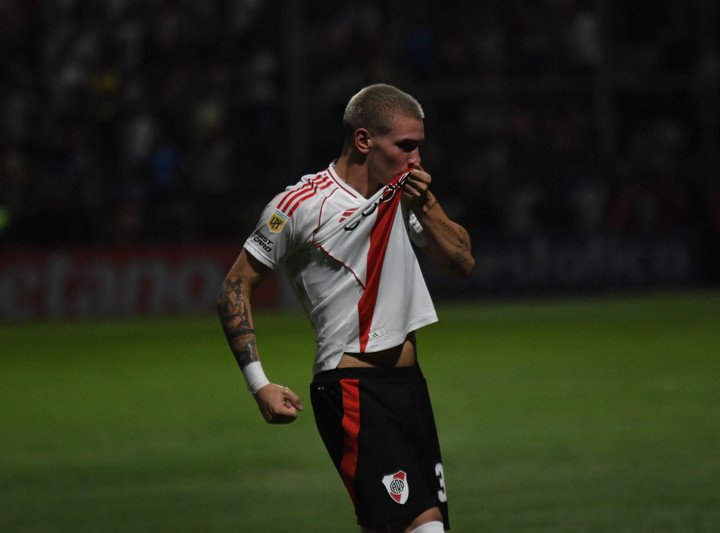 Franco Mastantuono festeja su gol. (FOTO: Ramiro Gómez)