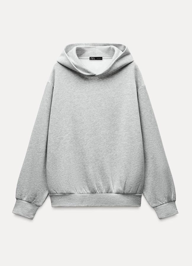 Sudadera capucha bolsillos de Zara (19,95€)