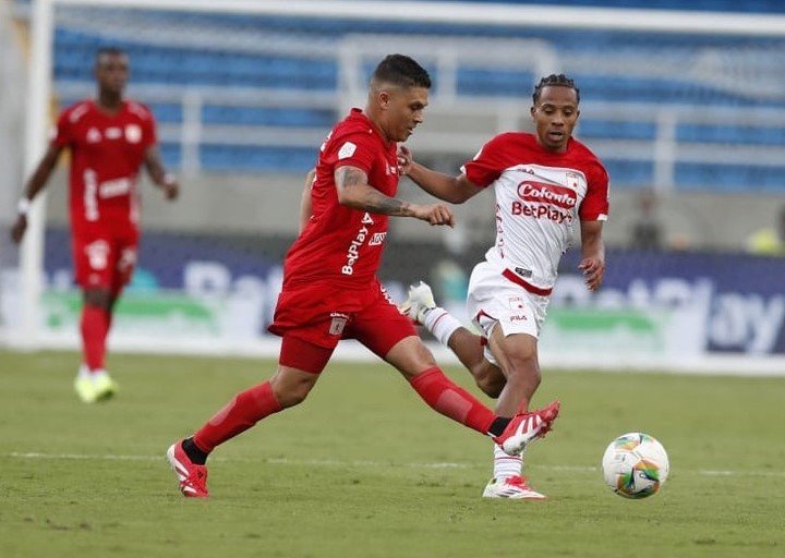 Juanfer Quintero ante Independiente Santa Fe. (Foto: EFE/ Ernesto Guzmán)