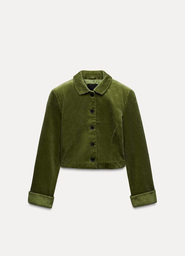 Chaqueta de pana en color verde de Zara.