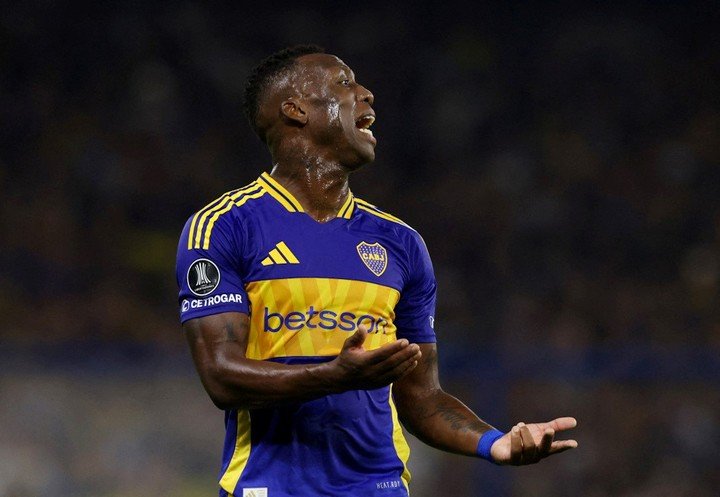 Advíncula ahora pelea el puesto con Blondel, pero sigue siendo referente en Boca.