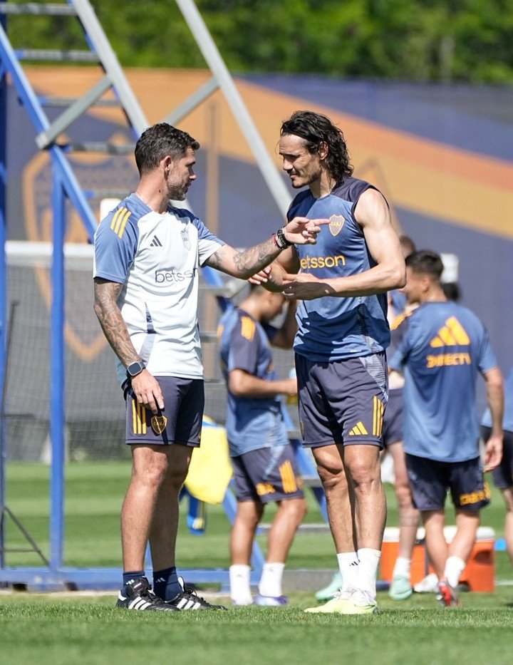 Gago y Cavani en el entrenamiento Boca en Ezeiza. (Foto: Prensa Boca)