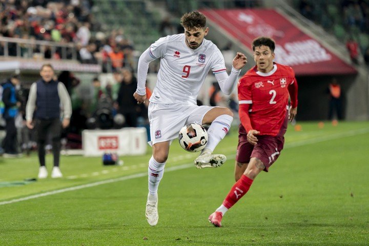 Blondel jugó disputó un amistoso ante Irlanda del Norte (1-1) y otro con Luxemburgo (3-1). 
