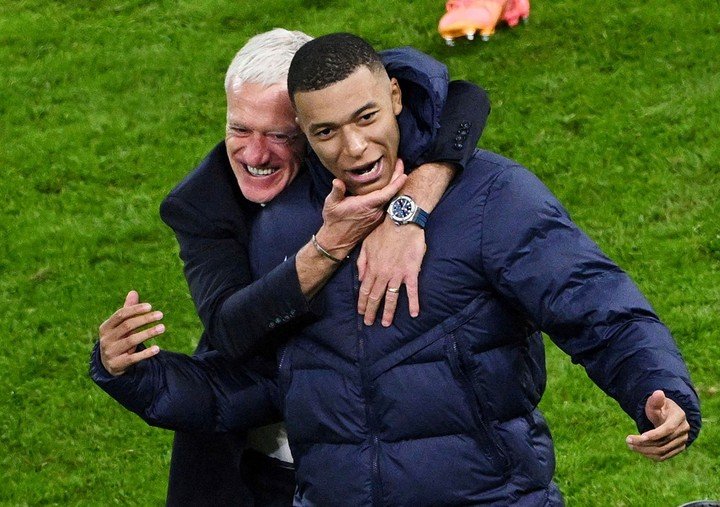 Didier Deschamps y Kylian Mbappé, en la Eurocopa 2024. (Foto: Reuters)
