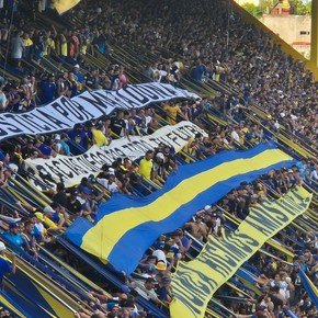La 12 se expresó por el caso Maradona con banderas y canciones al minuto diez