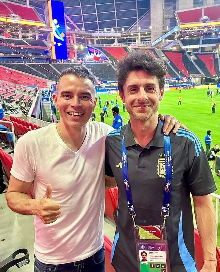 Saviola con Aimar, amigo del Conejo desde sus inicios en River y mano derecha de Scaloni en la Selección.