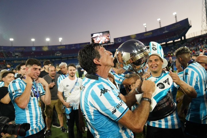 Gustavo Costas celebra la obtención de la Sudamericana. (FOTO: Emmanuel Fernández)