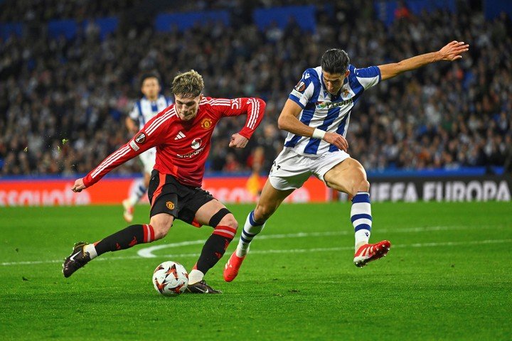 Garnacho asistió en el empate del Manchester United (AP Photo).