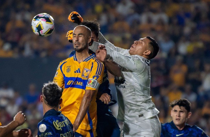 Guido Pizarro en Tigres.