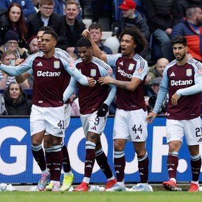 Con Dibu Martínez como capitán, el Aston Villa goleó 3-0 al Preston y es semifinalista de la FA Cup