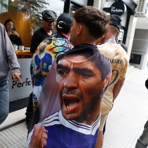 Juicio por la muerte de Maradona: médicos testifican y podrían complicar a los acusados