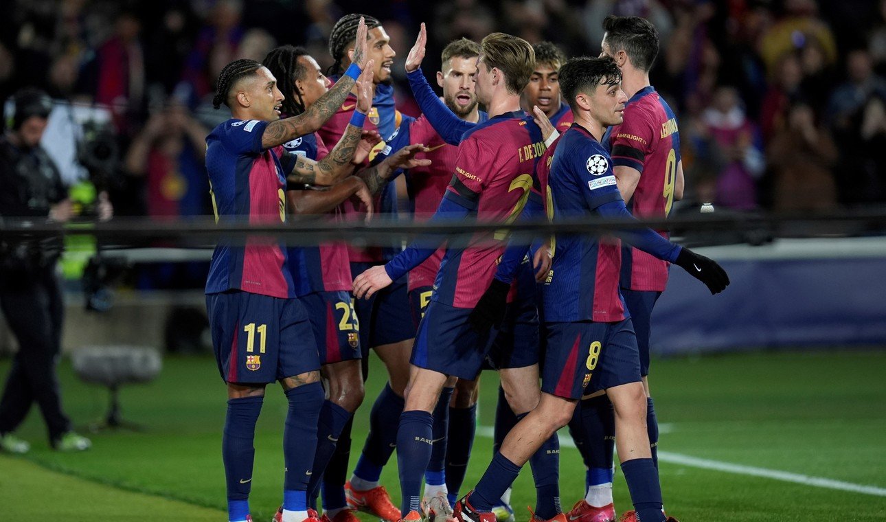 Con Raphinha como figura, el Barcelona avanza en la Champions. (AP)