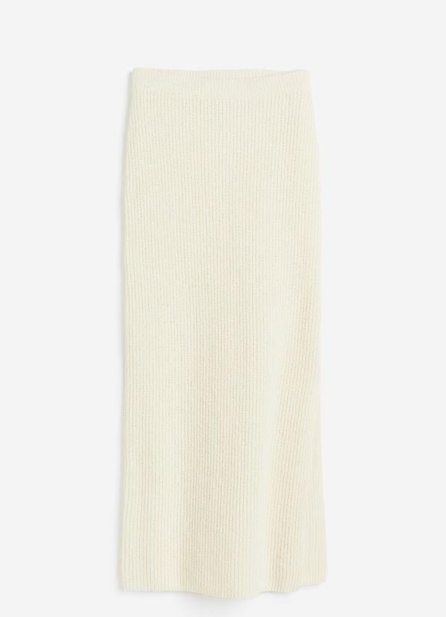 Falda columna de punto canalé blanca de H&M, 29,99 euros.