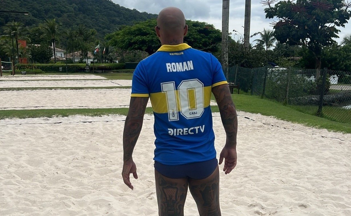 Felipe Melo con la camiseta de Boca y de Riquelme.