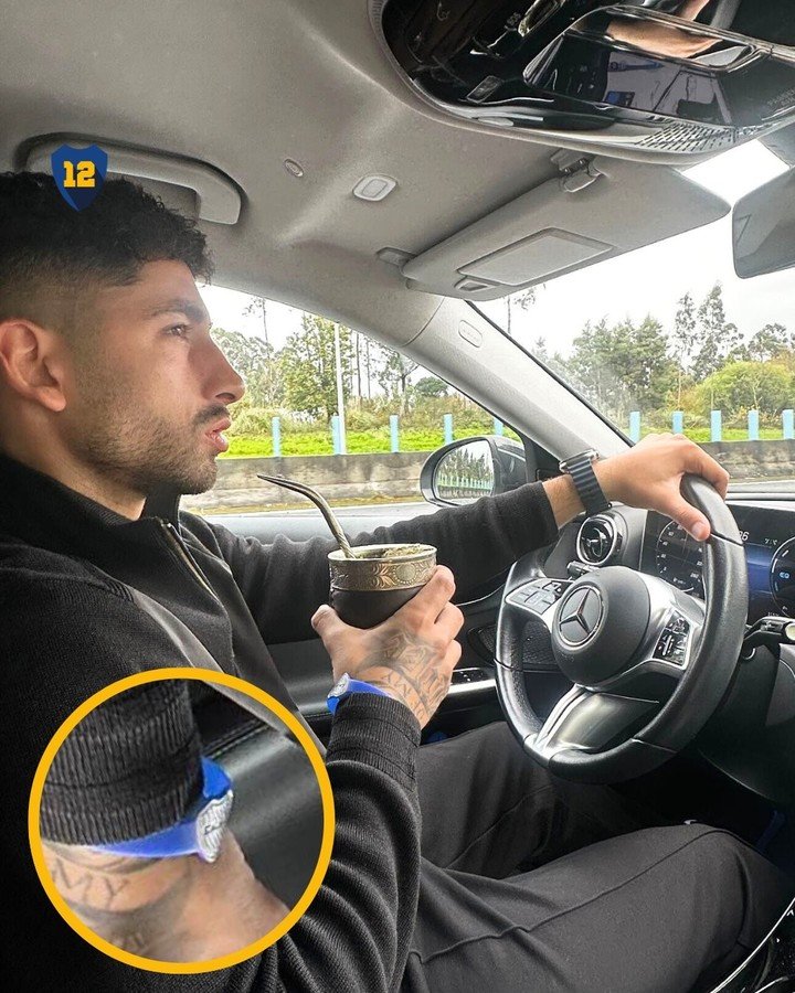 La pulsera que luse Alan Varela en Portugal. (@lanumero12)