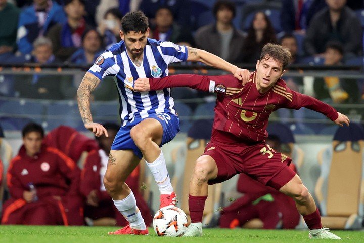 Varela disputó los octavos de final de la Europa League ante Roma. 