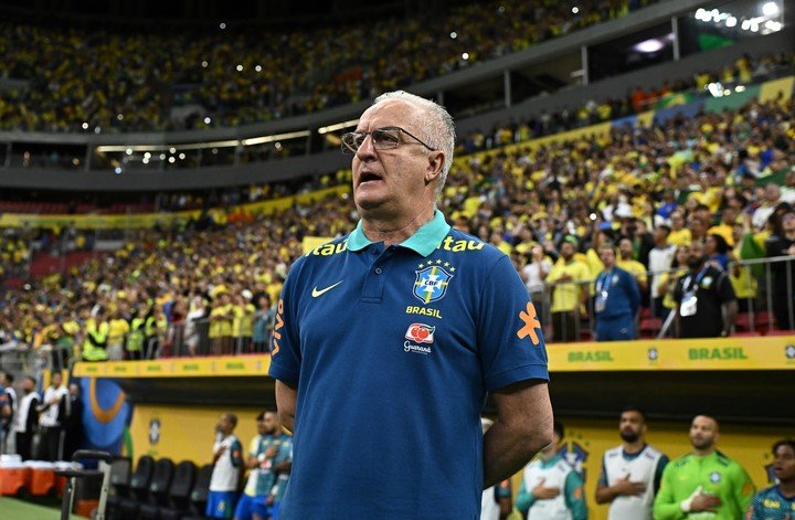 Dorival busca enderezar el rumbo de Brasil. (EFE)