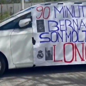 Fanáticos del Real Madrid cuelgan curiosas pancartas antes de la revancha contra Arsenal en la Champions League