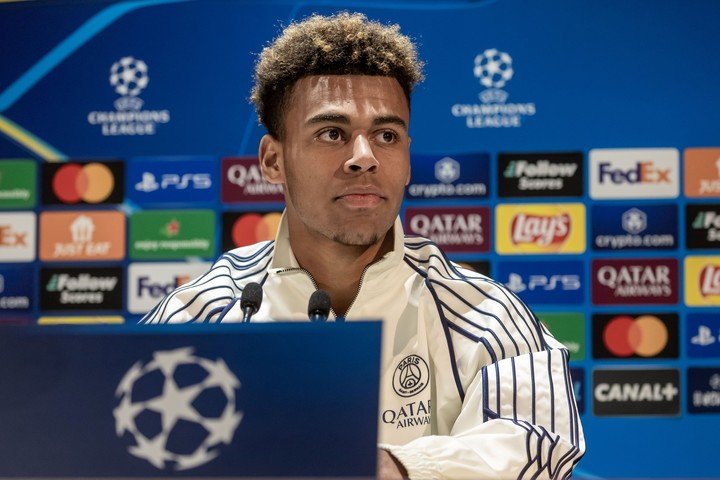 Desiré Doué habló sobre el Dibu en la previa.