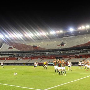Por qué River jugará sin público vs. Barcelona y cómo le fue a puertas cerradas