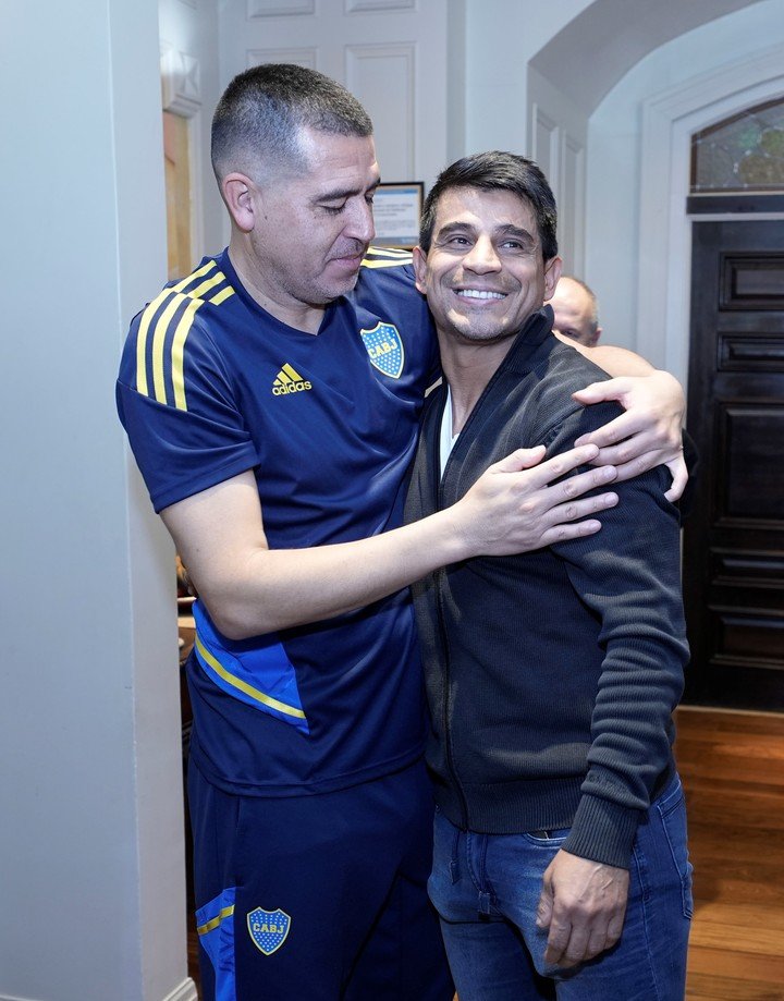 Despedida Riquelme Paredes Ibarra Barros Schelotto Messi Lavezzi Burdisso Pekerman (Prensa Boca)