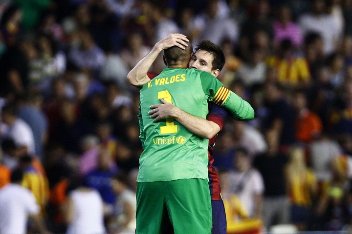 Victor Valdés con Messi en Barcelona. (Foto: EFE)
