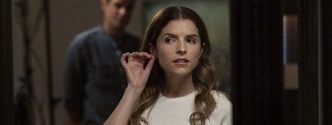 Juan Carlos en Sanxenxo: problemas de movilidad, risas con la infanta Elena y un dispositivo para controlar su salud