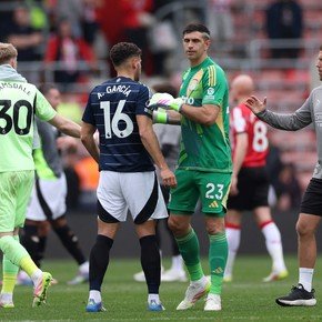 Con el Dibu, el Aston Villa goleó al Southampton en un partido clave antes de la vuelta con el PSG