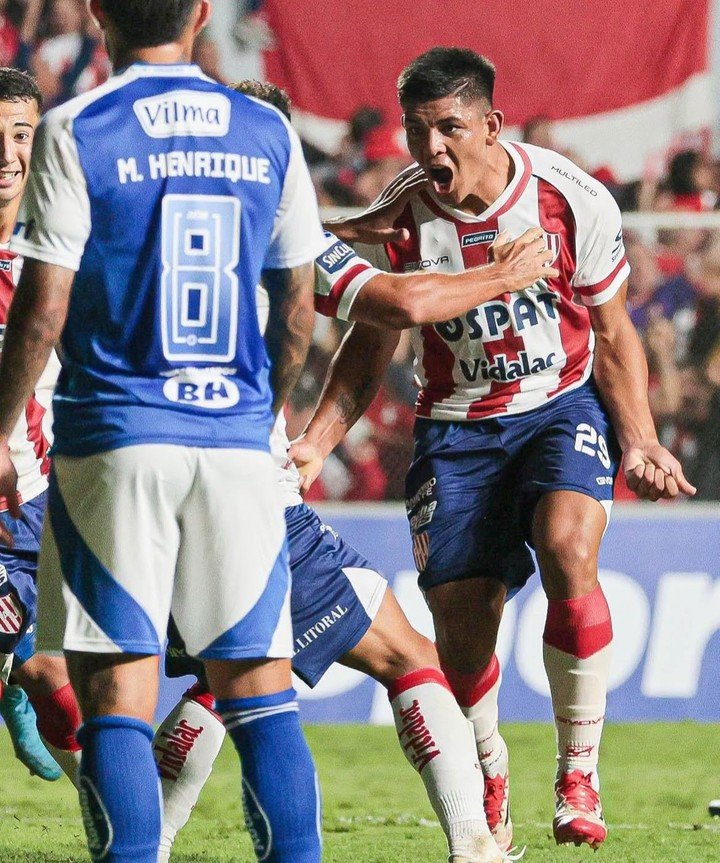 El festejo de Díaz ante Cruzeiro.