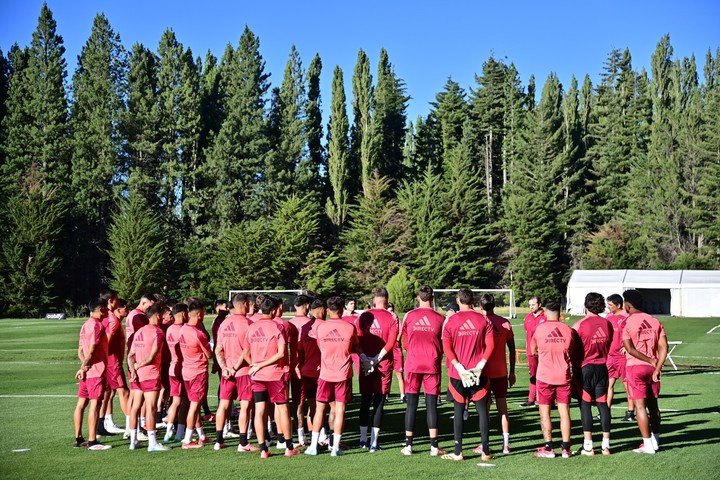 Gallardo definirá este lunes la lista de convocados para visitar a Independiente del Valle.