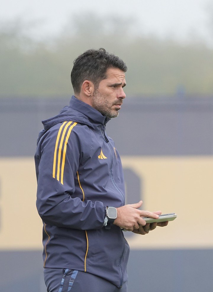 Gago y una lista clave. (Prensa Boca)