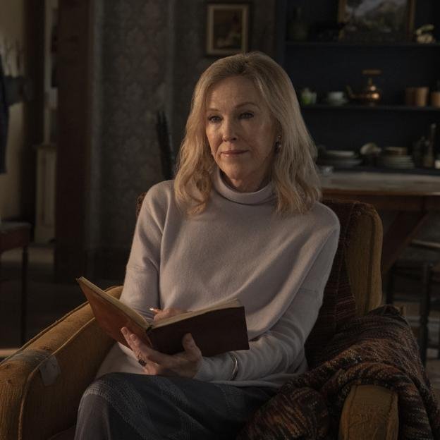 Catherine O'Hara como Gail en una imagen de la segunda temporada de The Last of Us.