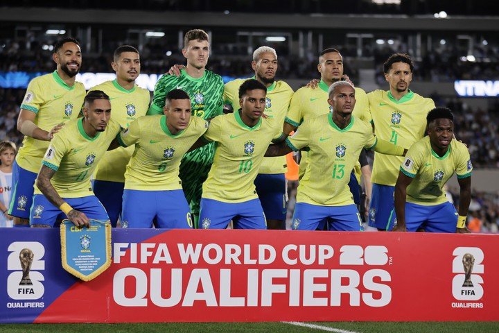 La selección de Brasil tendrá una camiseta roja en el próximo Mundial. (EFE)