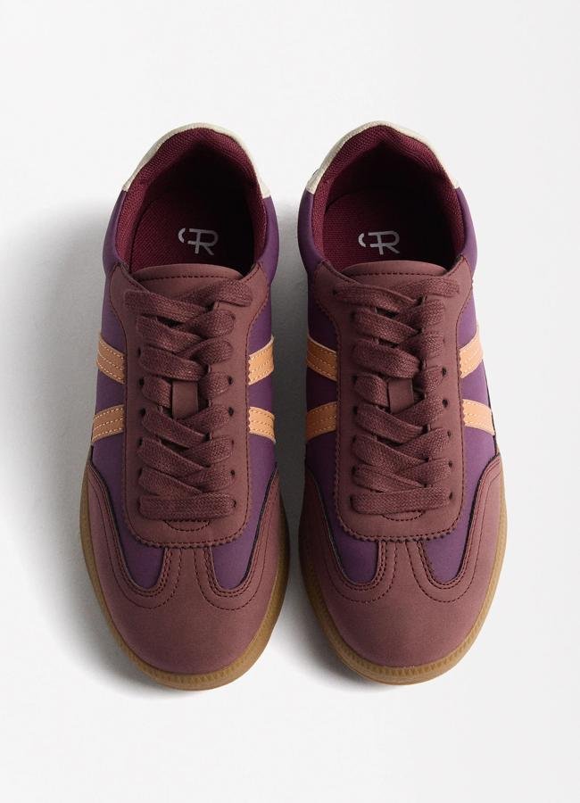 Zapatillas contraste granate de Parfois, 32,99 euros.