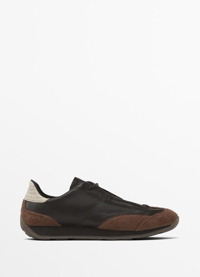 Zapatillas marrones de piel y ante de Massimo Dutti, 59,95 euros.