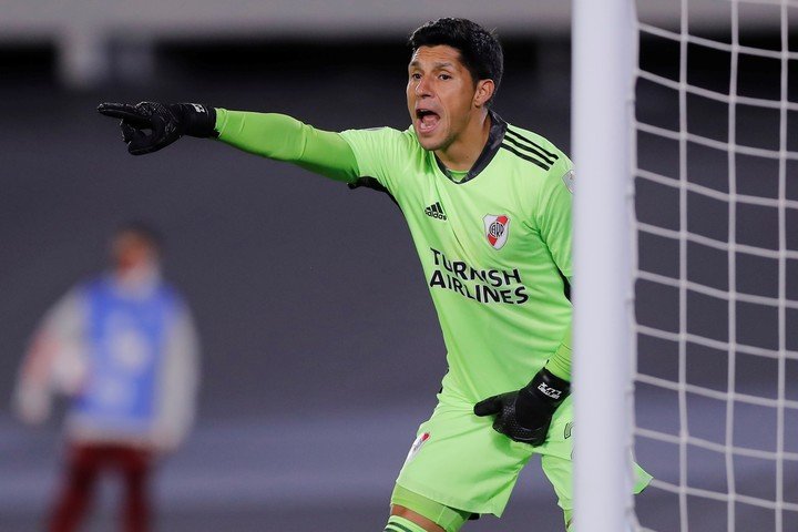 Enzo, el arquero de River en la victoria de River frente a Independiente Santa Fe (EFE).