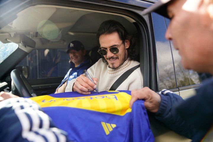 Edinson Cavani llega al predio Boca Juniors en Ezeiza donde se realizará un entrenamiento vespertino. Foto: Fernando de la Orden 