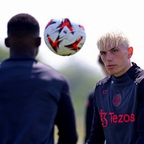 Garnacho y su look capilar para la final de la Europa League