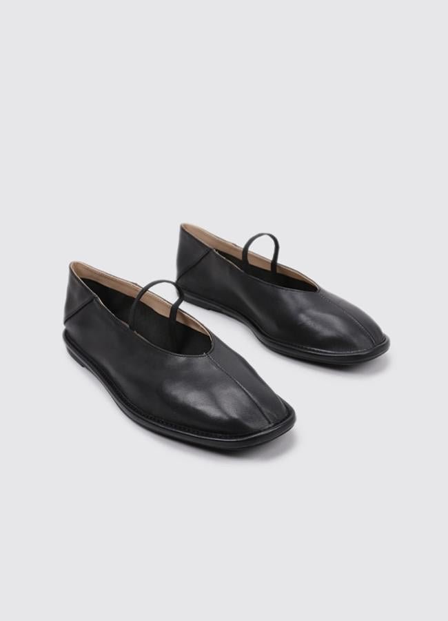 Babuchas negras con cinta arriba de Hune, a la venta en Krack, 59,95 euros.