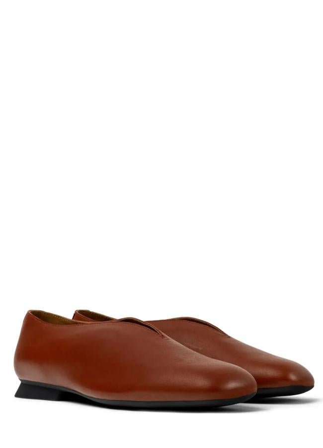 Babuchas marrones de Camper, 150 euros.