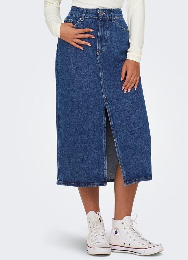 Falda vaquera con abertura
