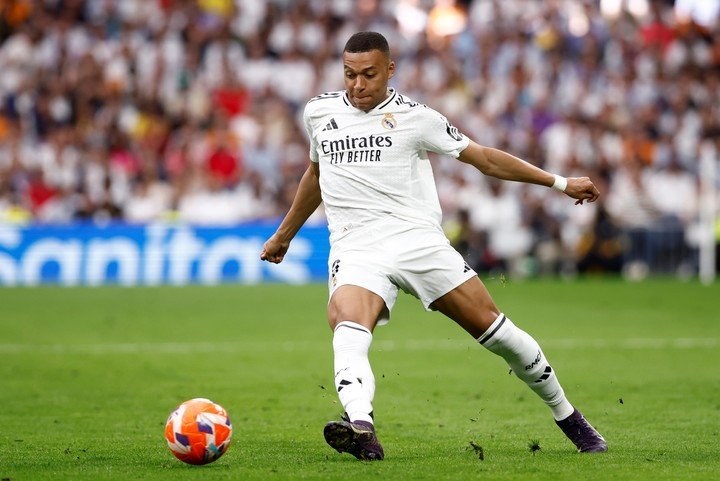 Mbappé quiere adueñarse de este trofeo (EFE). 