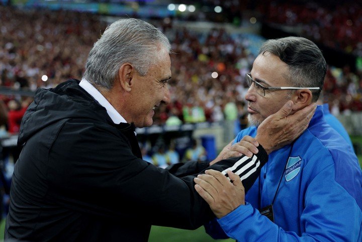 Robatto con Tite, DT de Flamengo, en la previa del duelo por la Libertadores 2024.