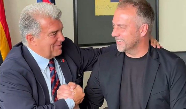 Flick también arregló la renovación de su contrato (FOTO: Prensa Barcelona).