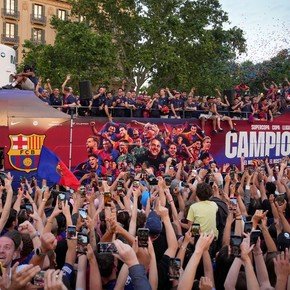 Barcelona campeón: caravana y festejo íntimo al ritmo de Luck Ra