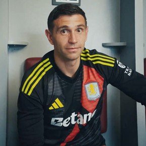 Dibu Martínez habló sobre las críticas negativas, sus autoexigencias y analizó su temporada con el Aston Villa 
